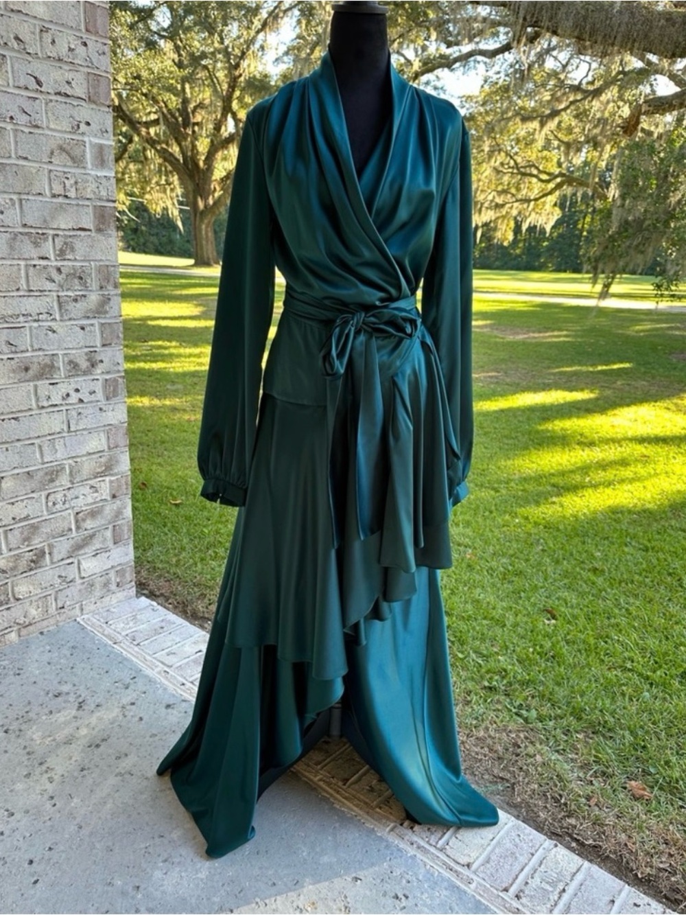 EUC - Patbo - High-low, ruffled dress - Sz 8 - Smoke free home